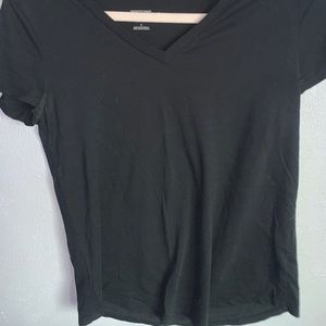 black short sleeve t-shirt